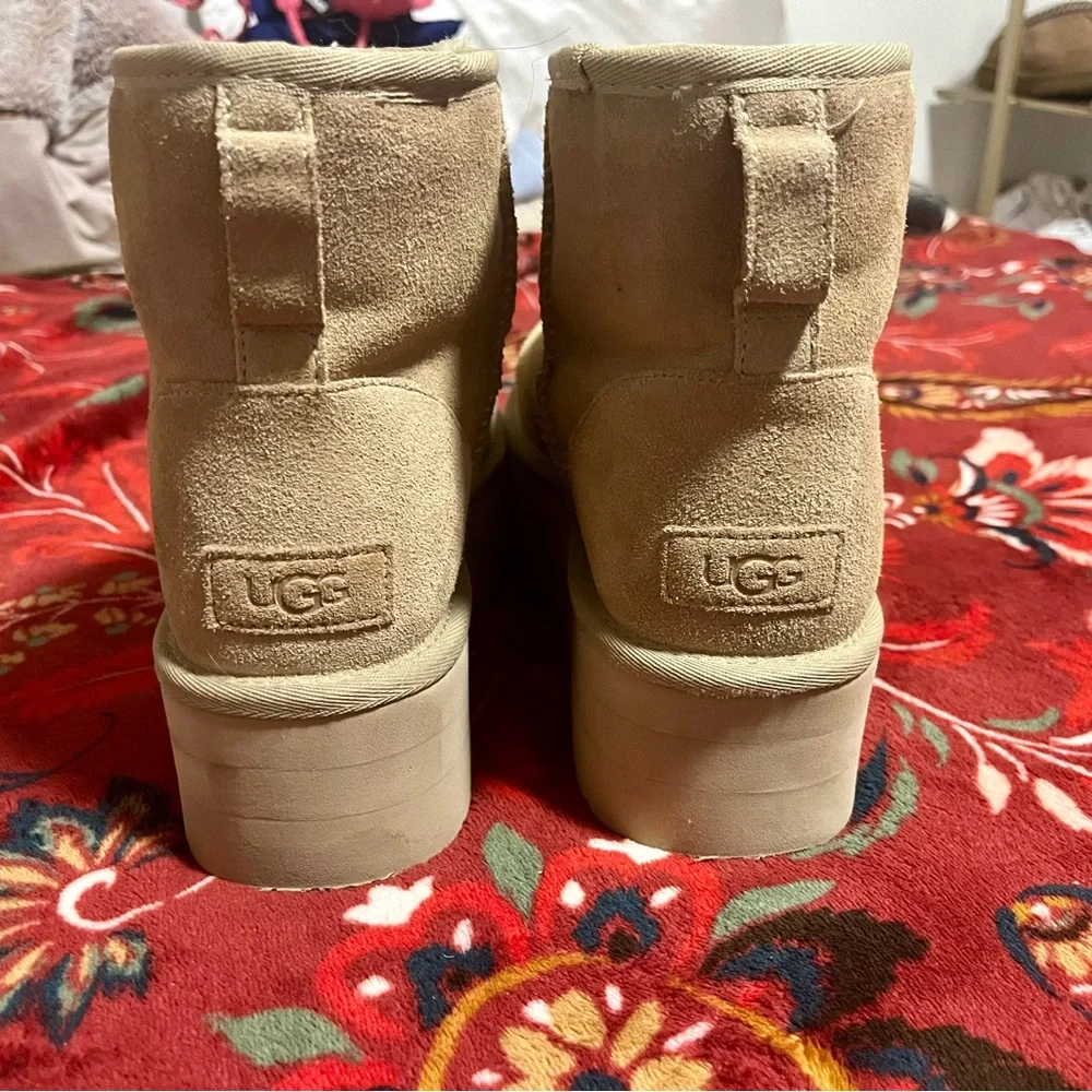 ugg platforms color sand !
Worn once! - Picture 4 of 6